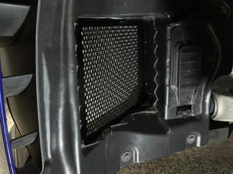 Fender lining baffle